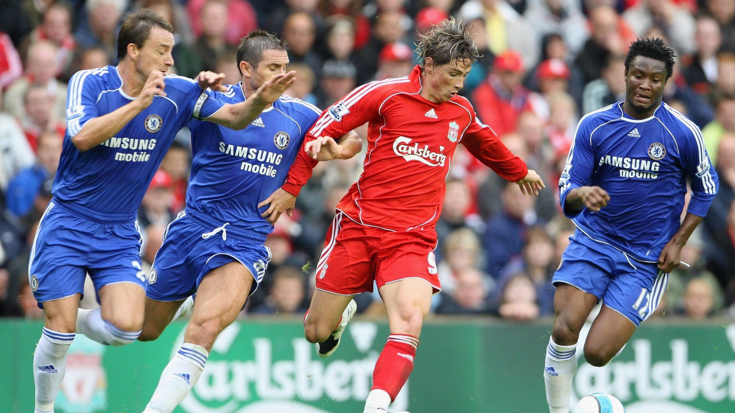 开云体育中国官网-比赛中出现战术新尝试形成边中结合提升攻击威胁程度